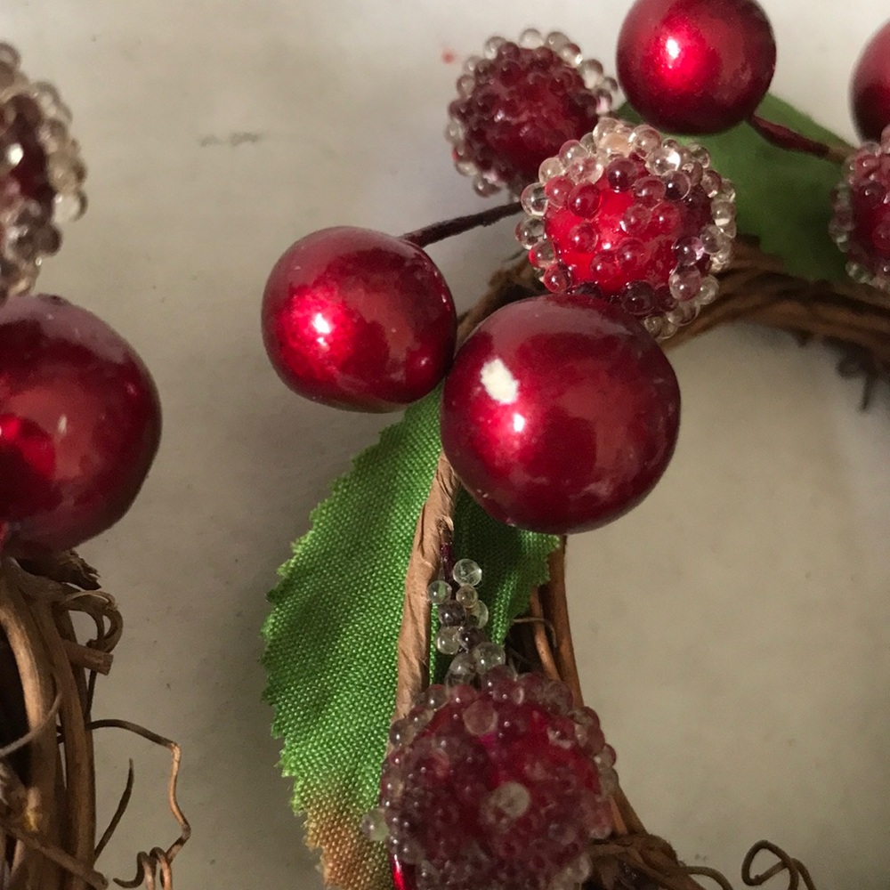 Festive Red Berry Rings - Picture 11 of 11